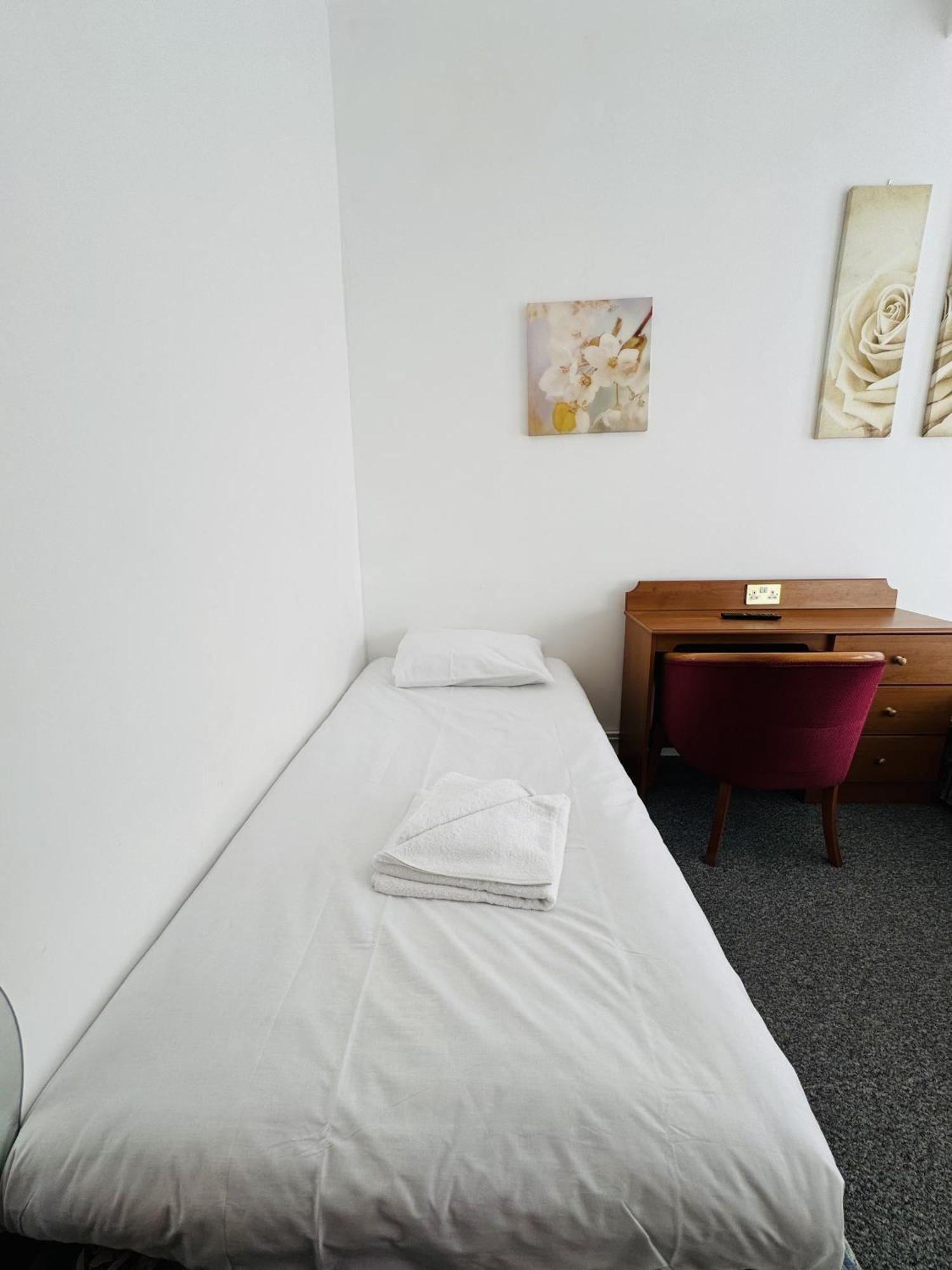 Carlton Court Hotel Eastbourne Bilik gambar