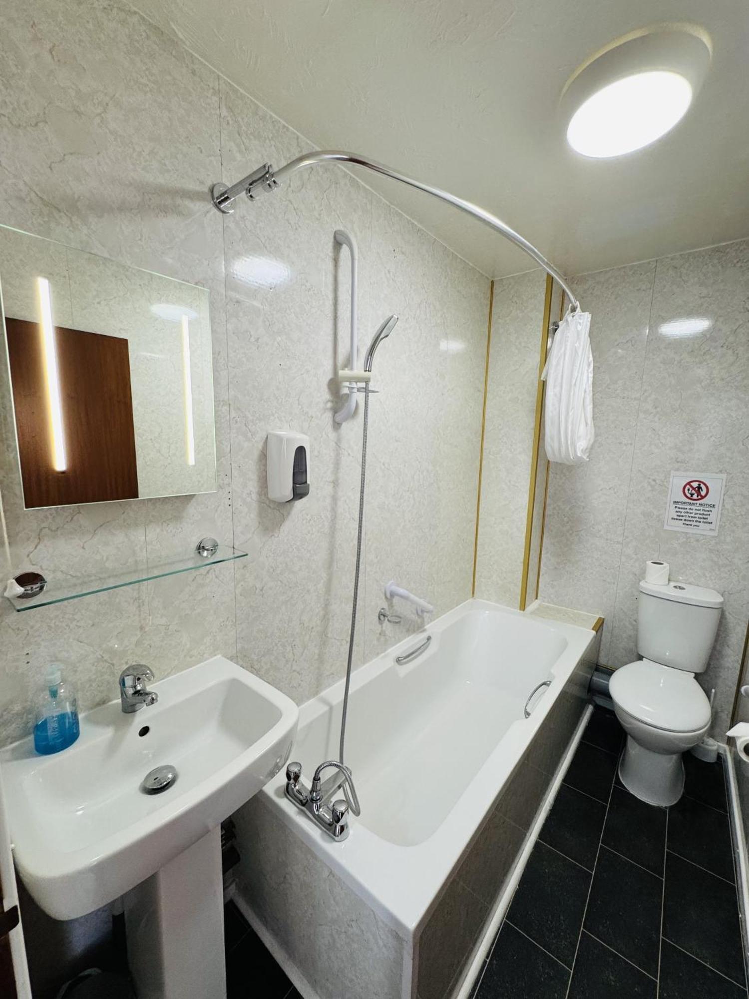 Carlton Court Hotel Eastbourne Bilik gambar