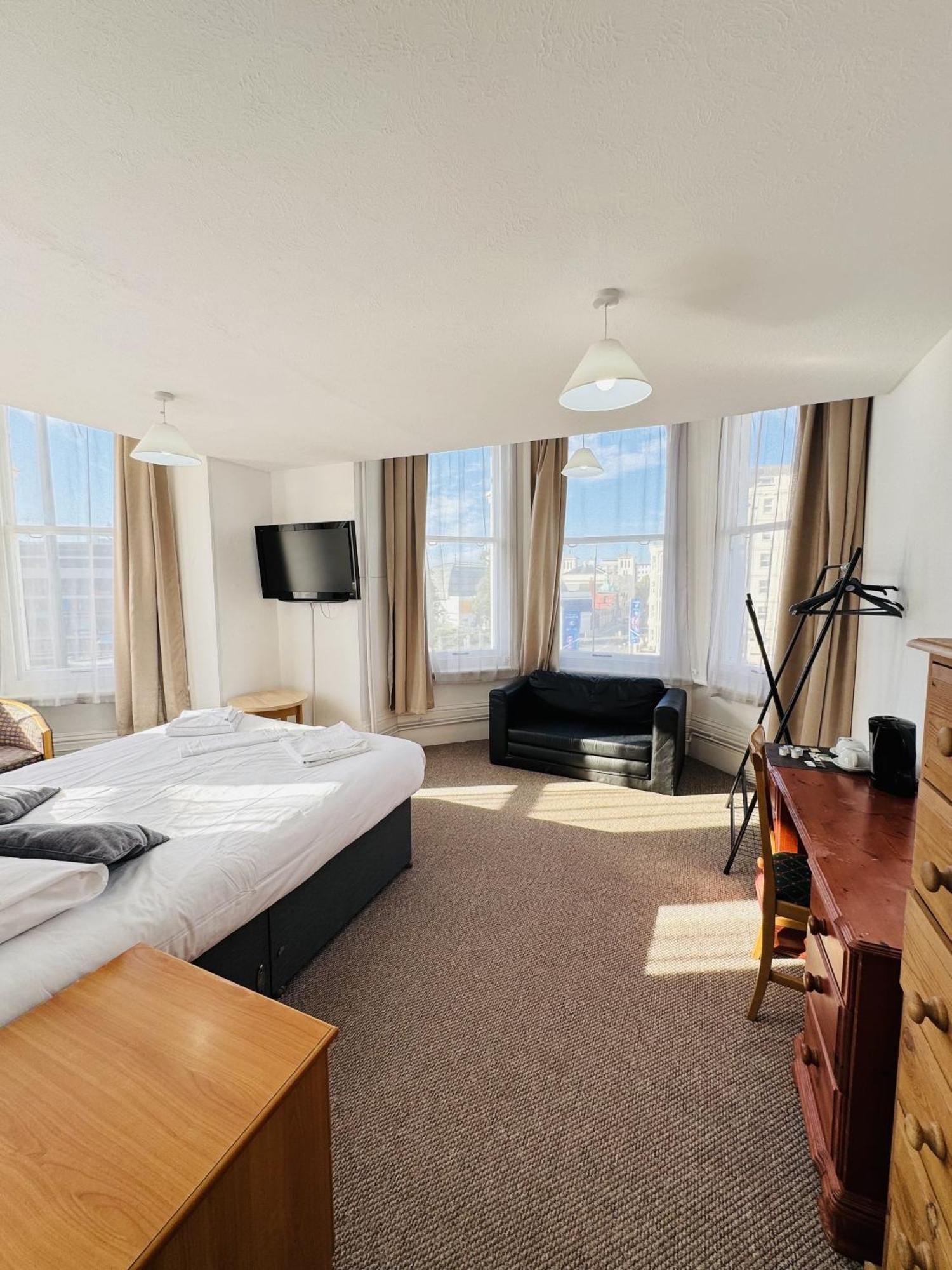 Carlton Court Hotel Eastbourne Bilik gambar