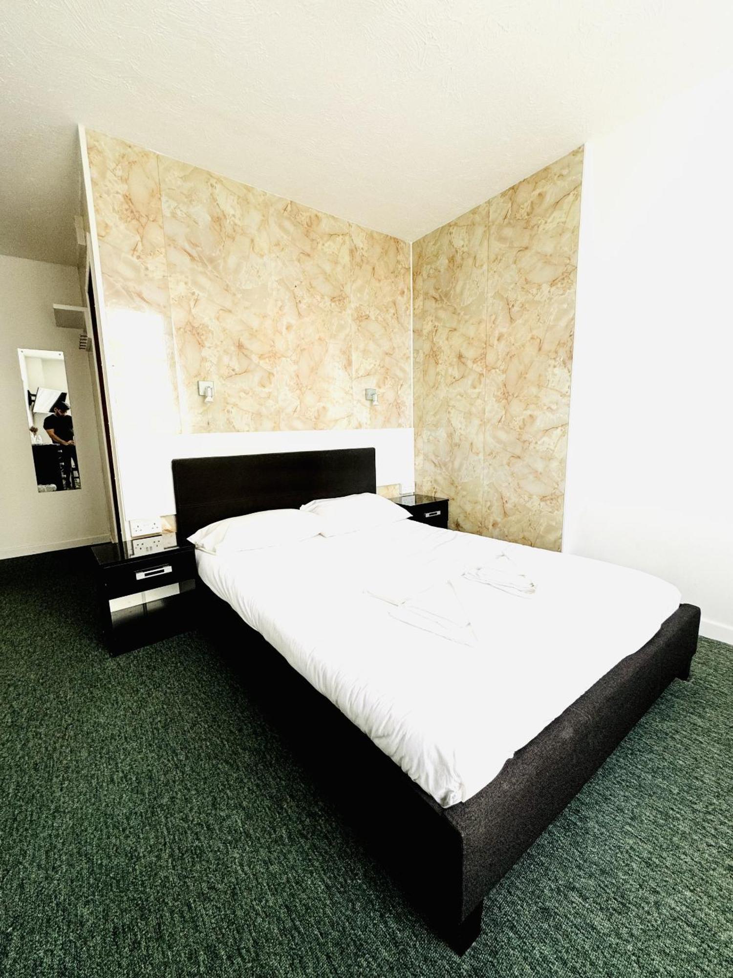Carlton Court Hotel Eastbourne Bilik gambar