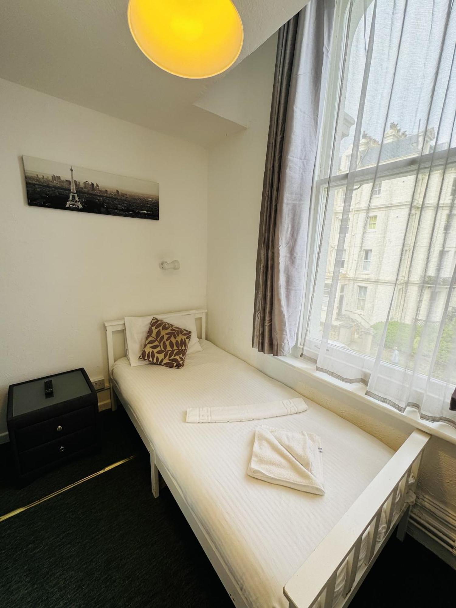 Carlton Court Hotel Eastbourne Bilik gambar